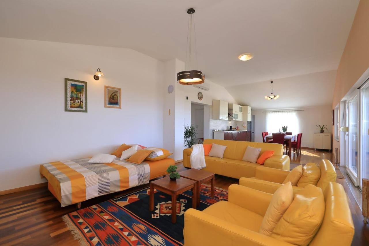 Vanda Land Penthouse Apartment *